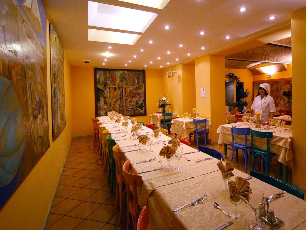 Albergo Ristorante Corsini Pavullo nel Frignano Exteriör bild