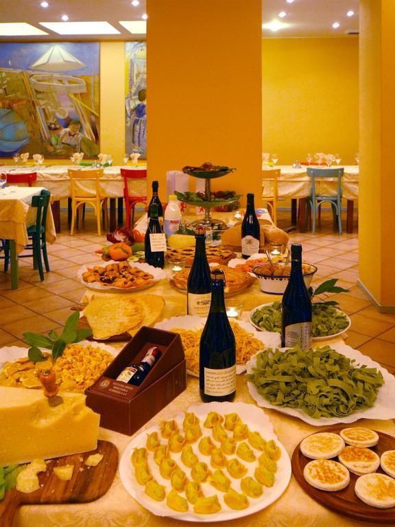 Albergo Ristorante Corsini Pavullo nel Frignano Exteriör bild